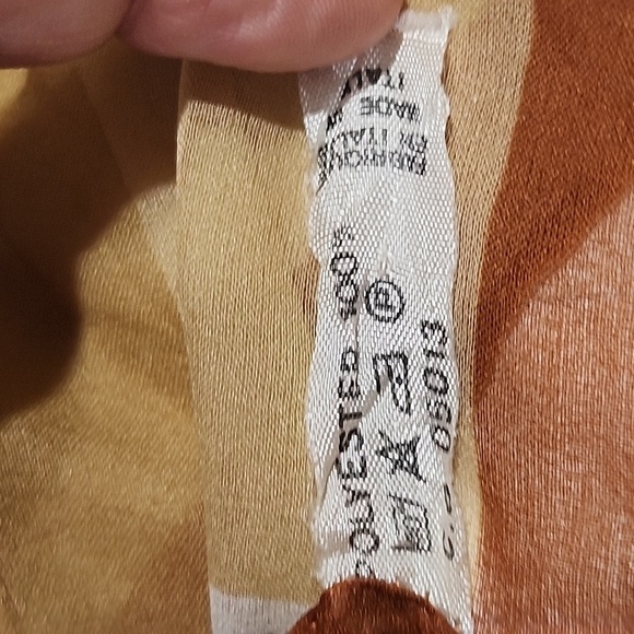 Yvette Montaigne (Paris) Scarf - Picture 7 of 7